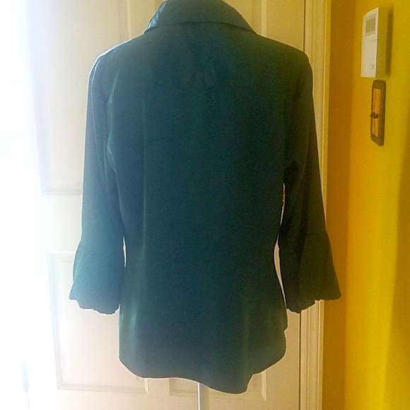 🥀Fabulous Emerald satin blouse - Picture 4 of 8